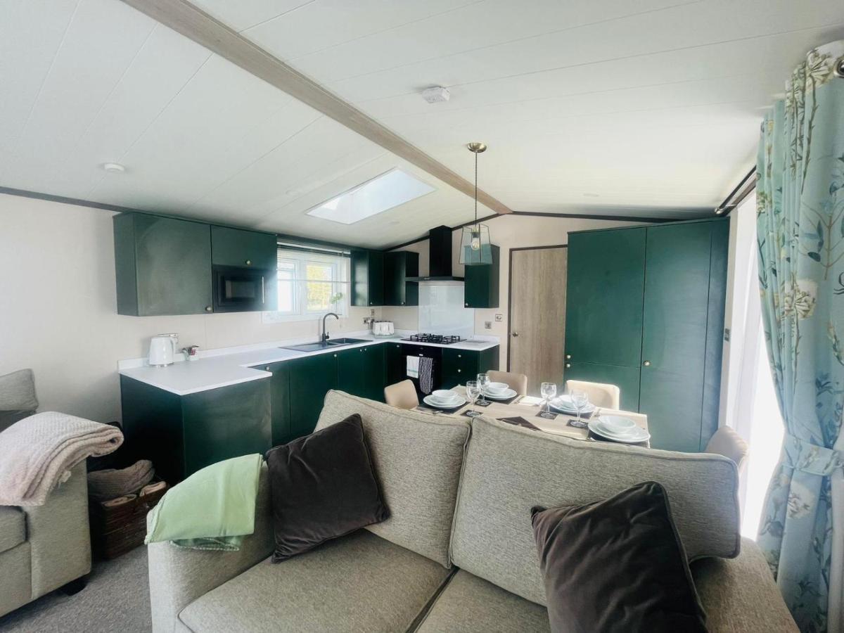 Evergreen Lodge With Hot Tub York Exteriér fotografie